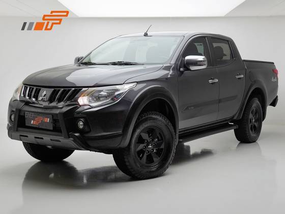 MITSUBISHI L200 TRITON 2.4 16V TURBO DIESEL SPORT HPE CD 4P 4X4 AUTOMÁTICO MITSUBISHI L200 TRITON 2.4 16V TURBO DIESEL SPORT HPE CD 4P 4X4 AUTOMÁTICO